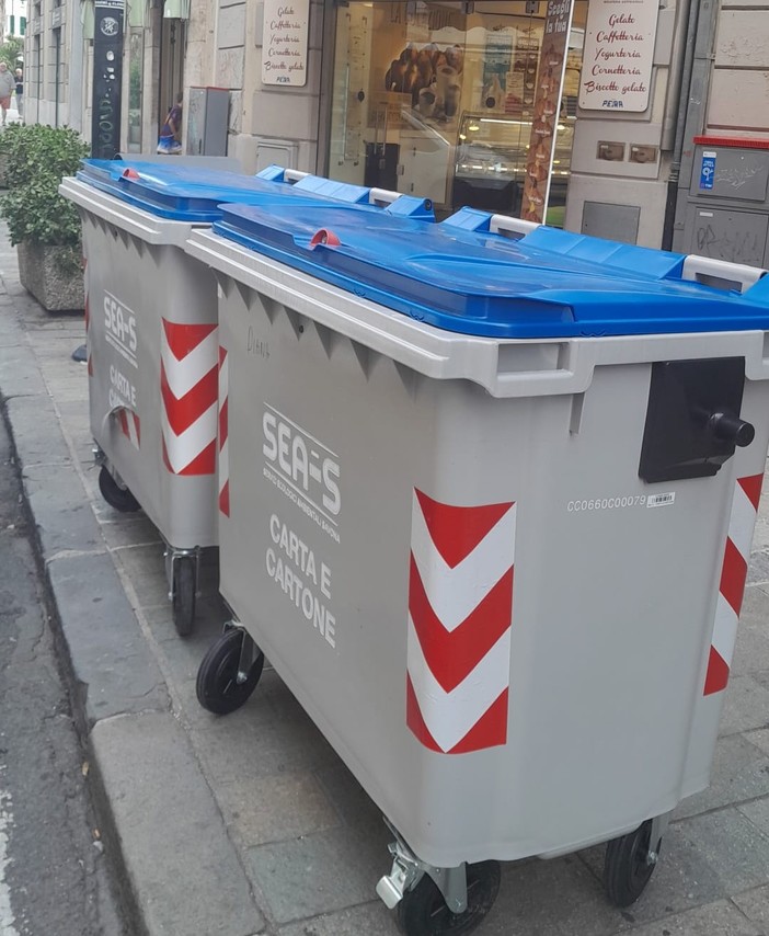 Porta a porta a Savona, in certe vie spuntano i cassonetti tradizionali ma con chiave. Scaramuzza (Lega): "Ecco, l'involuzione della rivoluzione" Porta a porta a Savona, in certe vie spuntano i cassonetti tradizionali ma con chiave. Scaramuzza (Lega): "Ecco, l'involuzione della rivoluzione"