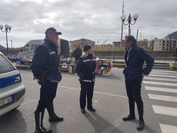 Ad Albenga regolare mercato del mercoledì. Il Comune: "Valuteremo il da farsi nelle prossime settimane"