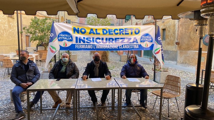Fratelli d'Italia ad Albenga: "No al Decreto Insicurezza" Fratelli d'Italia ad Albenga: "No al Decreto Insicurezza"