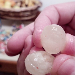 Albenga: caramelle al peperoncino distribuite ai bambini, una mamma: "Faremo denuncia"