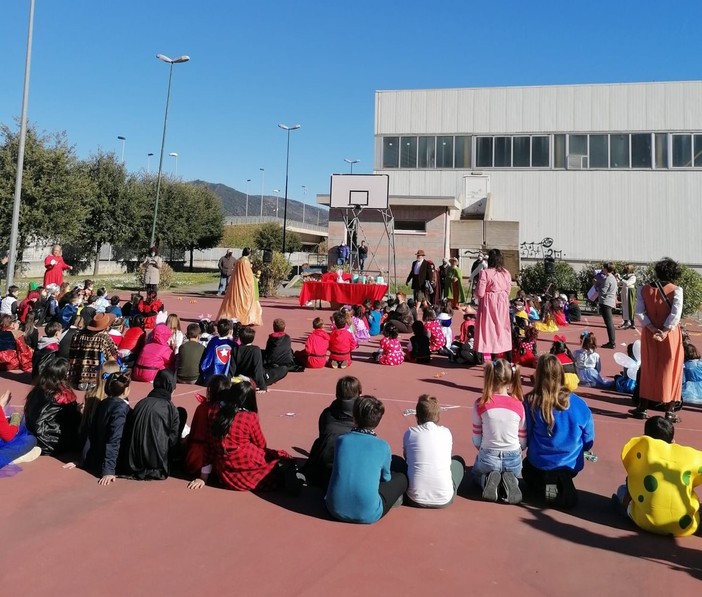 Carnevale, martedì in maschera alla scuola primaria di Borghetto