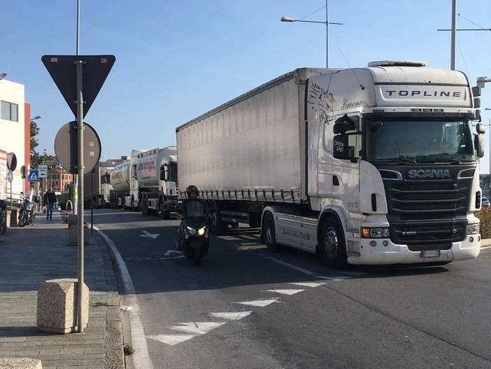 Proclamazione sciopero nazionale trasporto merci delle OO.SS. per il 14 gennaio Proclamazione sciopero nazionale trasporto merci delle OO.SS. per il 14 gennaio