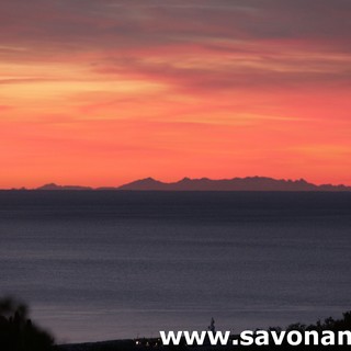 La Corsica si vede dalla Liguria o si parla di effetto rifrazione?