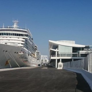 Savona, la Costa Luminosa lascia il porto: si chiude il "caso" iniziato lo scorso 20 marzo