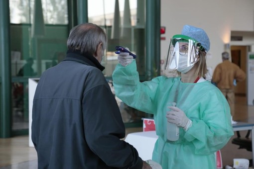 Coronavirus, crescono i ricoverati in Liguria: nel savonese 3 nuovi positivi Coronavirus, crescono i ricoverati in Liguria: nel savonese 3 nuovi positivi