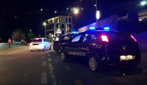 Loano, è un guardiano notturno la vittima dell'accoltellamento di questa notte: i carabinieri a caccia dell'aggressore Loano, è un guardiano notturno la vittima dell'accoltellamento di questa notte: i carabinieri a caccia dell'aggressore