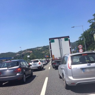 Traffico sulla A10: code e rallentamenti