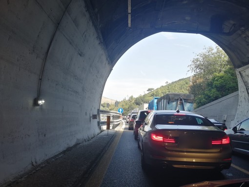 Incidente in A10 tra Spotorno e Savona:  2 feriti e 11 km di coda