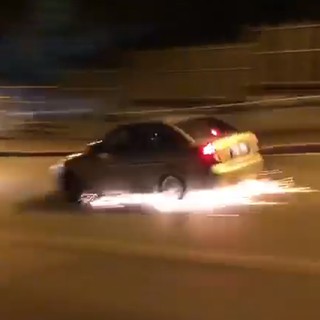 Auto a folle velocità a Savona: il video della corsa clandestina circola su WhatsApp