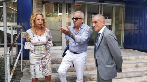 Incendio al Santa Corona, sopralluogo del Sottosegretario Costa: "Doveroso essere qui per testimoniare vicinanza e sostegno al territorio" (FOTO e VIDEO) Incendio al Santa Corona, sopralluogo del Sottosegretario Costa: "Doveroso essere qui per testimoniare vicinanza e sostegno al territorio" (FOTO e VIDEO)