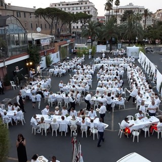 Torna la “Cena in Bianco per la Bianca”: sindaco, giunta e consiglieri saranno camerieri d’eccezione