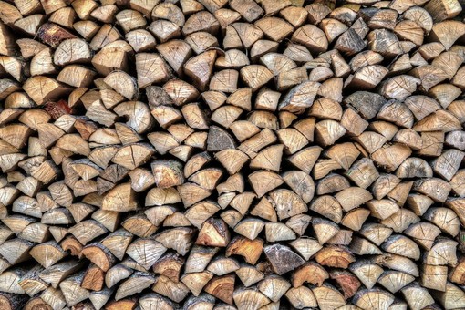 Combustibile per riscaldamento a legna: come scegliere