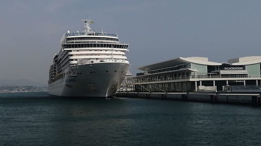 Positivi al Coronavirus sulla Costa Luminosa a Savona: 9 trasportati dalle ambulanze savonesi a Torino Positivi al Coronavirus sulla Costa Luminosa a Savona: 9 trasportati dalle ambulanze savonesi a Torino