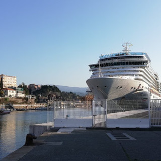 Costa Luminosa a Savona, la preoccupazione della vice presidente dell''Associazione Esperti Ambientali: "La nave non può essere spostata distante dalle case?"