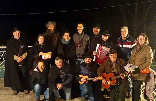 A Bormida le uova diventano musica: tra canti tradizionali e offerte per la comunità