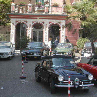 Auto d'epoca in piazza S. Michele ad Albenga