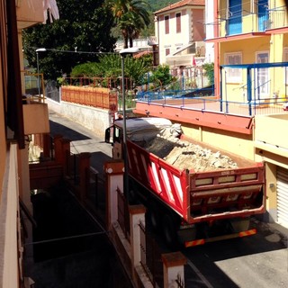 Savona, ex bocciofila di via Firenze: verso la riqualificazione dell'area, il privato verifica la tenuta della strada per futuri interventi Savona, ex bocciofila di via Firenze: verso la riqualificazione dell'area, il privato verifica la tenuta della strada per futuri interventi
