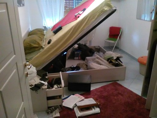 Ladri in azione ad Alassio: svaligiato un appartamento Ladri in azione ad Alassio: svaligiato un appartamento