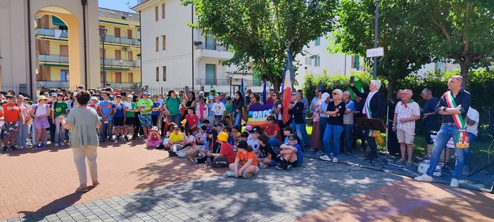 "Il Cammino per la Pace": successo per l’iniziativa dell’Istituto Comprensivo di Pietra Ligure "Il Cammino per la Pace": successo per l’iniziativa dell’Istituto Comprensivo di Pietra Ligure