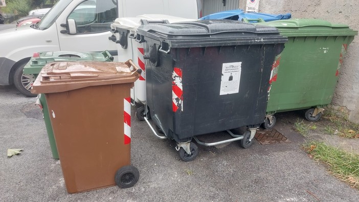 Differenziata a Savona, un cittadino: "Sicuri che basti pagare la TARI per essere buoni cittadini?" Differenziata a Savona, un cittadino: "Sicuri che basti pagare la TARI per essere buoni cittadini?"
