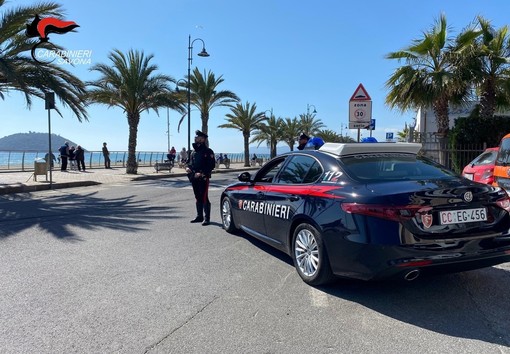 Albenga, cede una dose ma non si accorge della presenza dei Carabinieri: 37enne arrestato