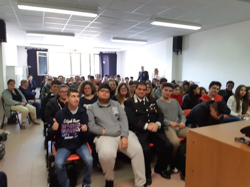 Alassio, i carabinieri incontrano gli studenti dell'Istituto Alberghiero
