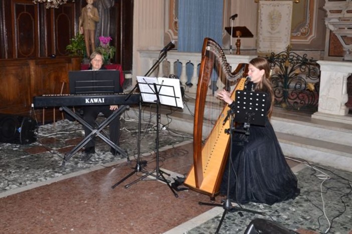 la pianista loanese Paola Arecco e l' arpista sanremese Claudia Murachelli la pianista loanese Paola Arecco e l' arpista sanremese Claudia Murachelli