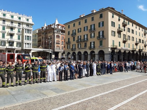 Savona, ricorda le 43 vittime del crollo del Ponte Morandi in Piazza Mameli (FOTO E VIDEO) Savona, ricorda le 43 vittime del crollo del Ponte Morandi in Piazza Mameli (FOTO E VIDEO)