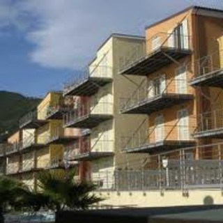 Albenga: l'abbandono dei profughi tunisini dimenticati a ca' Nucera