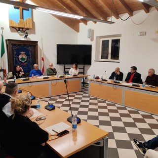 Pietra, Consiglio comunale sul Santa Corona. Liscio alla minoranza: &quot;Persa un'occasione importante&quot;