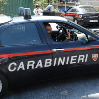 Laigueglia, 22enne denunciato dai carabinieri per aver colpito un 30enne con una sedia