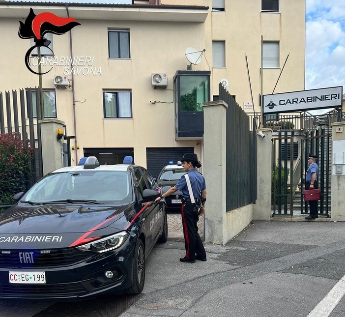 Ceriale, violenze e minacce alla moglie in presenza della figlia piccola: 43enne arrestato dai carabinieri