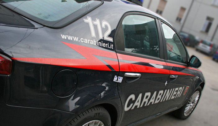 Danneggia 70 auto in un anno e mezzo: incastrato e denunciato dai carabinieri