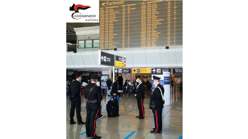 Truffe sentimentali e informatiche: fermato un altro indagato, un 30enne nigeriano rintracciato su un aereo proveniente da Istanbul Truffe sentimentali e informatiche: fermato un altro indagato, un 30enne nigeriano rintracciato su un aereo proveniente da Istanbul