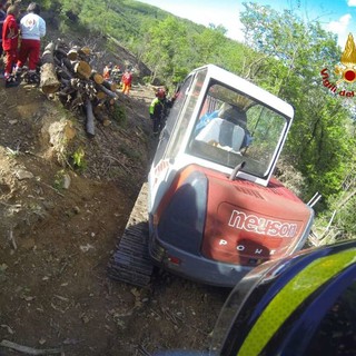 Vado Ligure: rimane schiacciato da un mezzo agricolo, intervento dell'elisoccorso