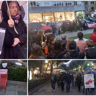 Camminata e presidio da Villapiana a Piazza Giulio II per Etleva e Danjela: "Non pensate di essere sole, questi siano gli ultimi omicidi a Savona" (FOTO e VIDEO)