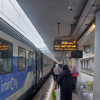 Guasti treni, l'ennesimo schiaffo ai pendolari. Le testimonianze: "Uno schifo, succede sempre qualcosa"