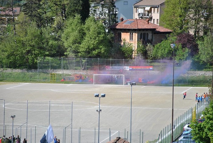 Foto presa dalla pagina Facebook Ultras Rocchettese - "Roman Bridge Warriors" Curva Bozure Foto presa dalla pagina Facebook Ultras Rocchettese - "Roman Bridge Warriors" Curva Bozure