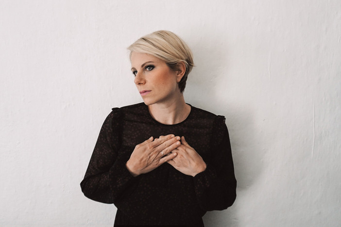 Oggi pomeriggio su Radio Onda Ligure 101 l'intervista alla cantautrice ligure Chiara Ragnini Oggi pomeriggio su Radio Onda Ligure 101 l'intervista alla cantautrice ligure Chiara Ragnini