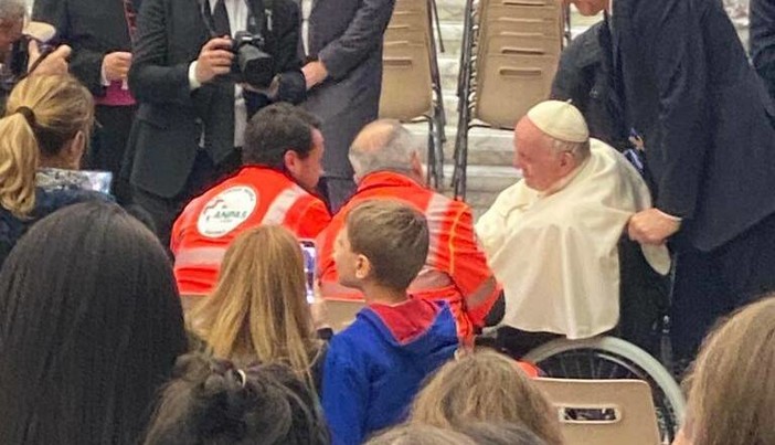 Salute di Papa Francesco: condizioni stabili e &quot;notte tranquilla&quot;, ma prognosi riservata