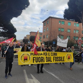 Rigassificatore, la campagna "Per il Clima Fuori dal Fossile": "Solidarietà all’Istituto comprensivo di Quiliano"