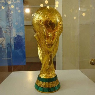 In foto la Coppa del mondo vinta nel 1982 dagli Azzurri