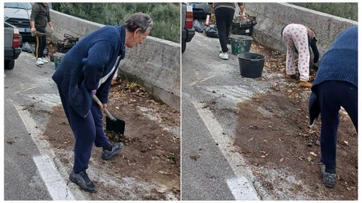 Savona, i residenti di via alla Strà di nuovo all'opera per ripulire la strada dai detriti