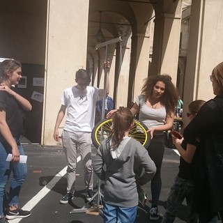 Fisica, esperimenti e giochi: un giornata alla scoperta della scienza per i bambini di Savona