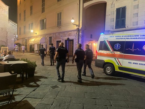 Savana, Alassio e Albenga, controlli straordinari della Polizia: 860 persone controllate, una denunciata e 2 segnalate Savana, Alassio e Albenga, controlli straordinari della Polizia: 860 persone controllate, una denunciata e 2 segnalate