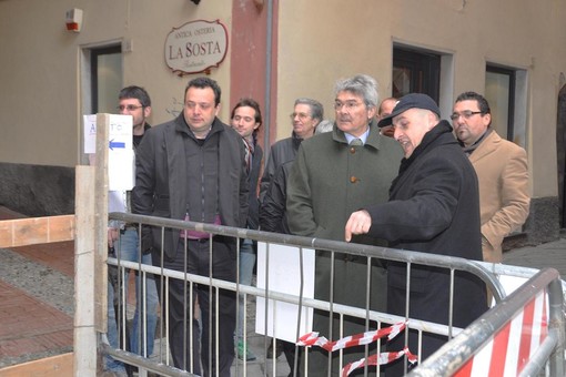 Laigueglia: visita del sottosegretario Castelli sul cantiere dell'Aurelia Laigueglia: visita del sottosegretario Castelli sul cantiere dell'Aurelia