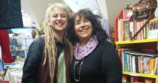 Camilla Ardenzi ad Albenga: dopo il Festival di Sanremo, la nipote della Vanoni a spasso per il centro storico Camilla Ardenzi ad Albenga: dopo il Festival di Sanremo, la nipote della Vanoni a spasso per il centro storico