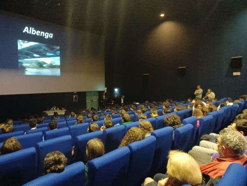 Albenga, come comportarsi in caso di calamità naturali: la polizia locale incontra gli studenti di Itis e Agrario