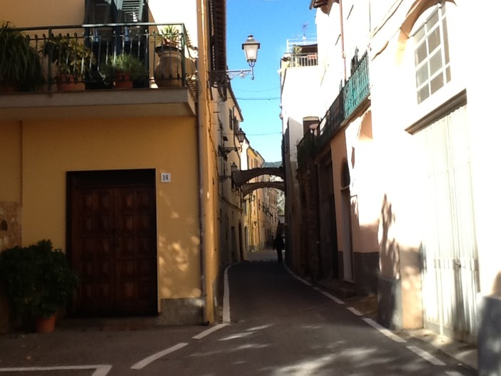 Indignazione degli abitanti di Cisano sul Neva: "Esistono casi sociali di serie A e di Serie B"?