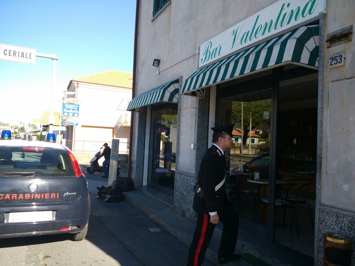 Ubriaco aggredisce i clienti del bar Valentina e si scaglia poi contro i Carabinieri, arrestato marocchino pregiudicato